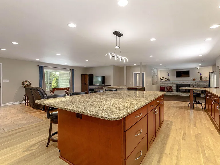 2611 Colby Dr — Photo 12