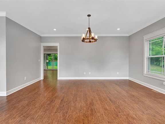 5th image of 324 Mae Ola Dr