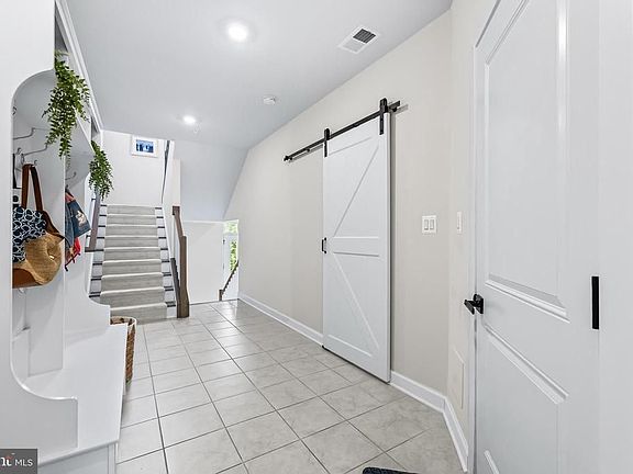 3rd image of 218 Hickory Hollow Ct