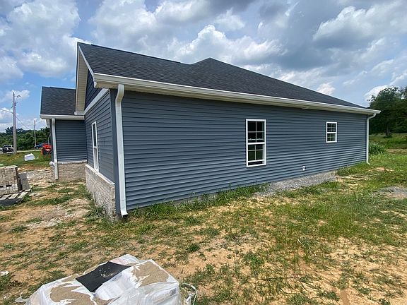 2nd image of 36 Fieldstone Cir
