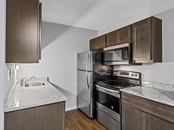 3rd image of 5825 Southwest Ave #2F