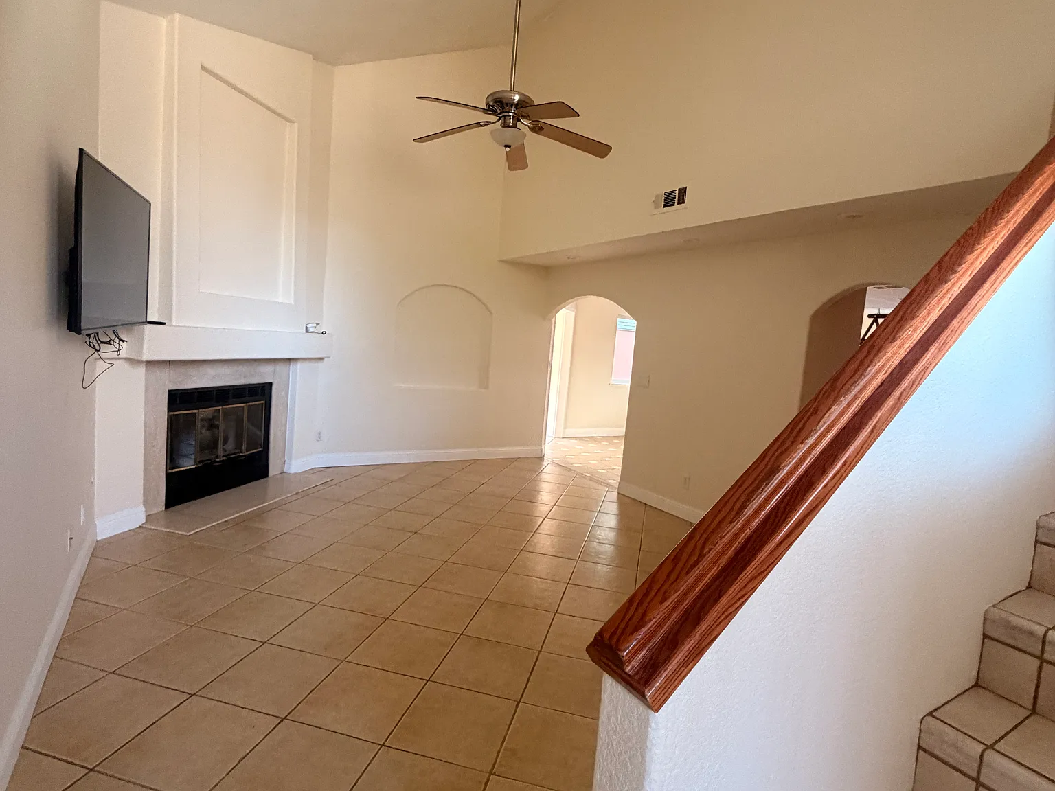 3 bed, 2.5 bath, 1368 sqft, $2,700 — Photo 3