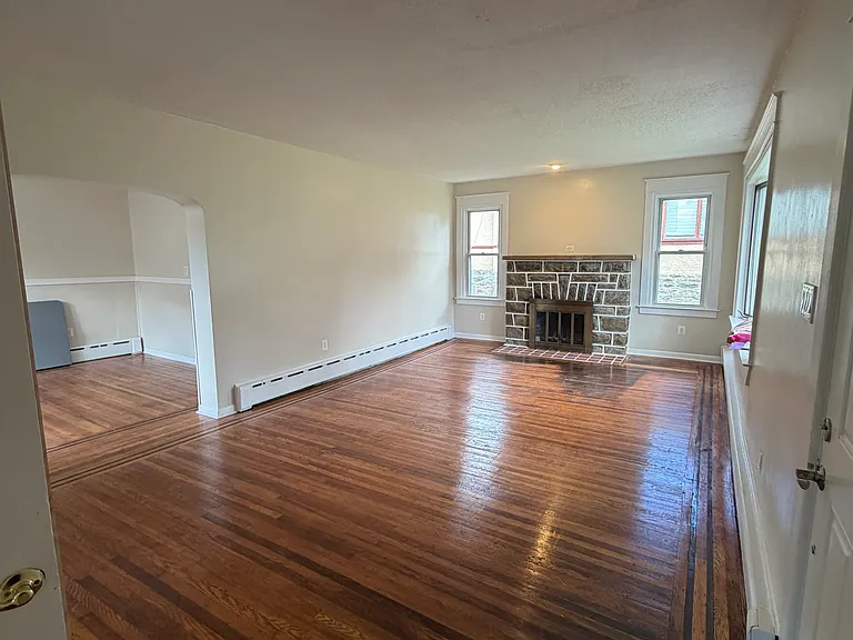 302 Shadeland Ave — Photo 3