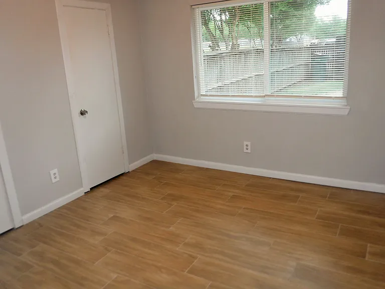 526 Greenlea Chase W — Photo 7