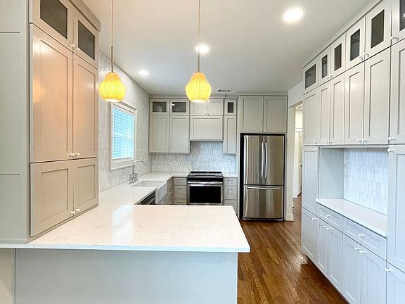 2nd image of 4004 Roswell St #10878739