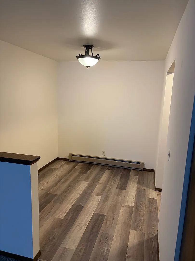 Fairway Drive Apartments — Photo 4