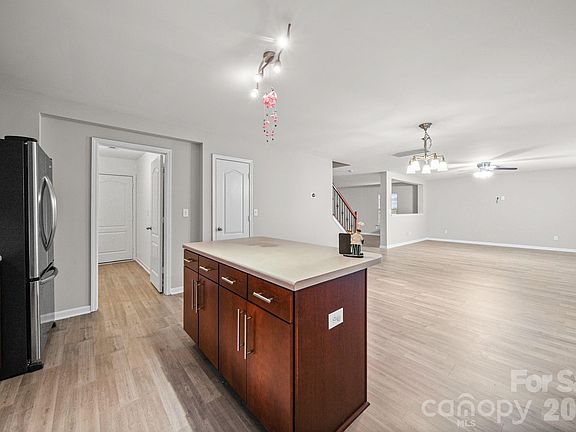 3rd image of 9220 Seamill Rd
