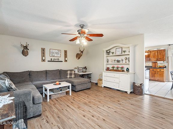4th image of 310 Lovin Farm Ct