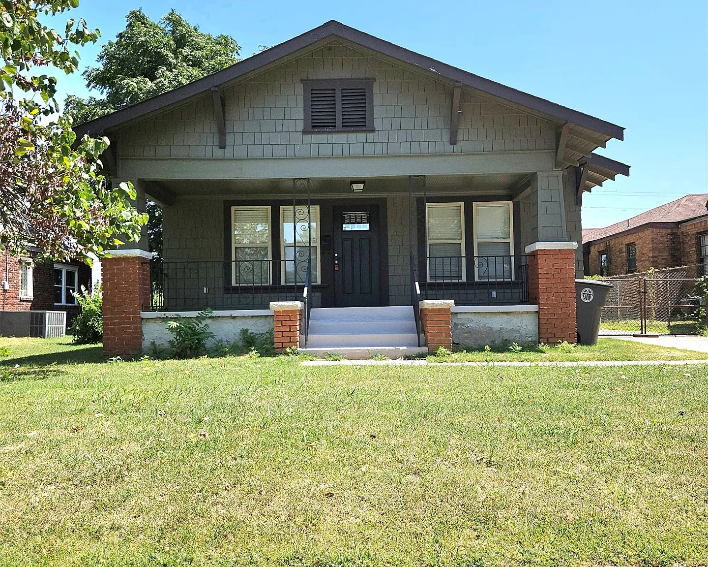3 bed, 2.0 bath, 1347 sqft, $1,750 — Photo 1