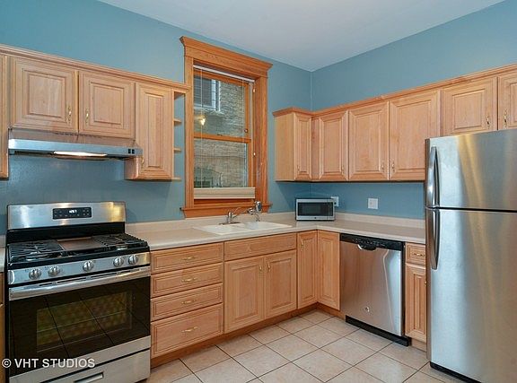 3rd image of 1419 N Wicker Park Ave #1