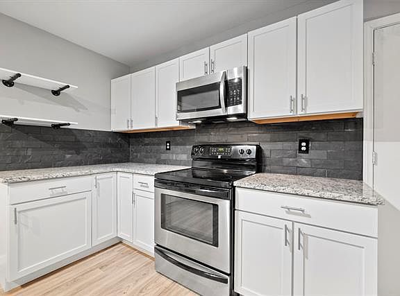 5th image of 706 N Lisa Ln