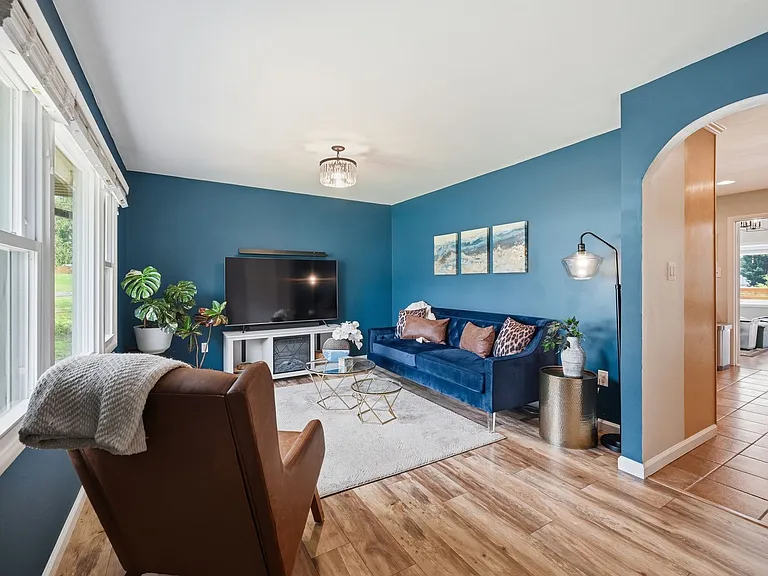 6426 Carriage Dr — Photo 8