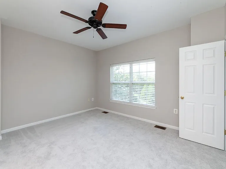 21807 Petworth Ct — Photo 24