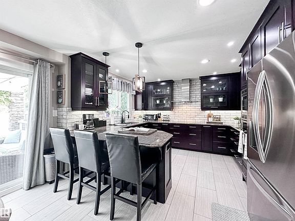 5th image of 71 Lancaster Cres