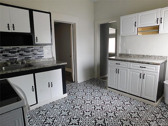 3rd image of 101 W 3rd St