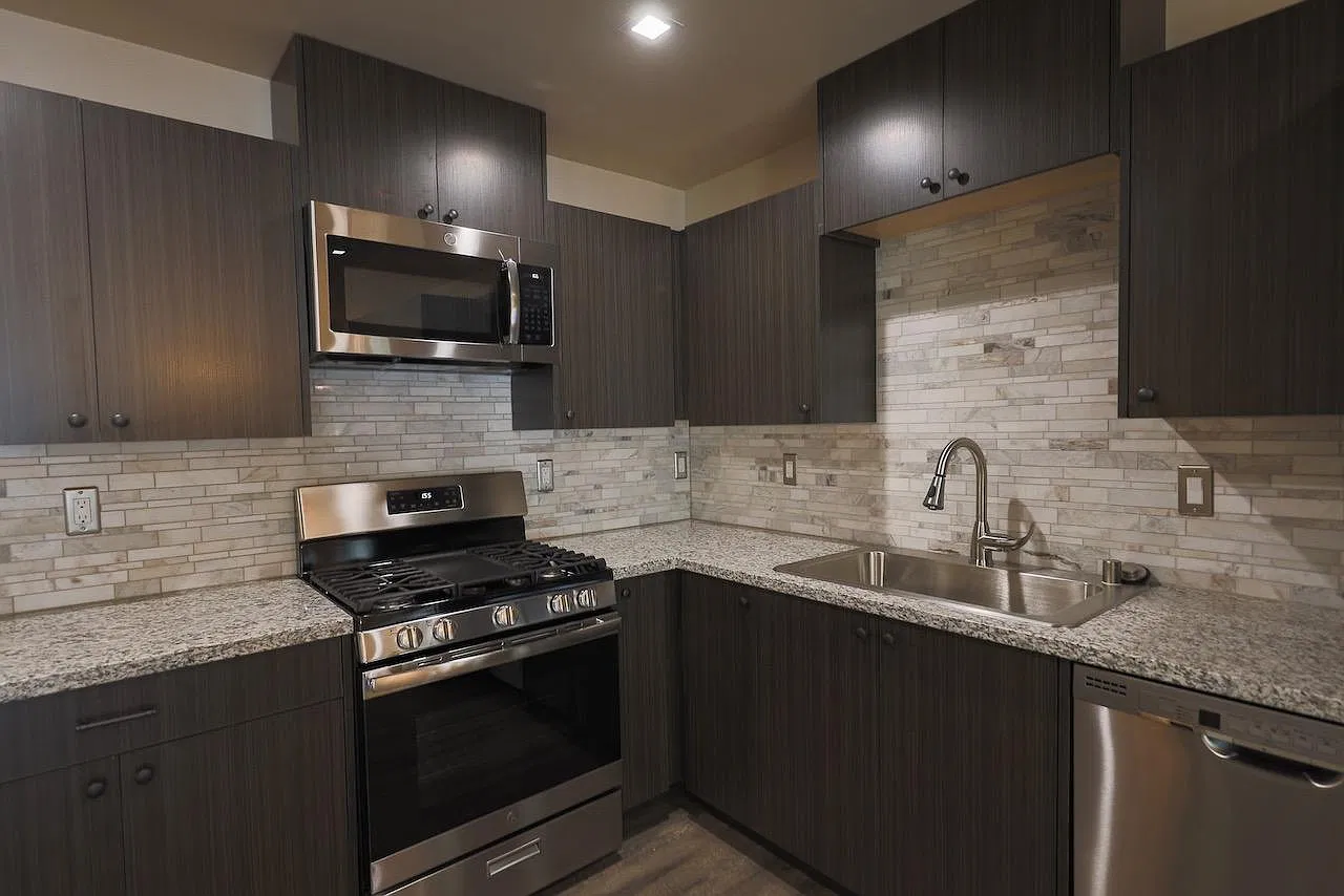 2 bed, 875 sqft, $2,300 — Photo 2