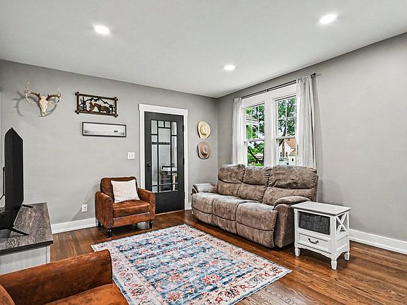 3rd image of 622 Woodward St