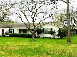 1402 Avenue H, Danbury, TX 77534
