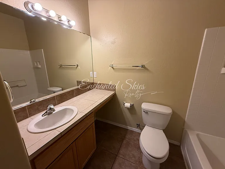 3051 Southern Blvd SE #B — Photo 17