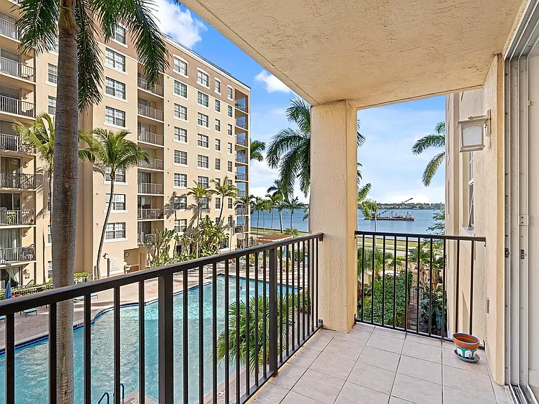 1801 N Flagler Dr #303 — Photo 7