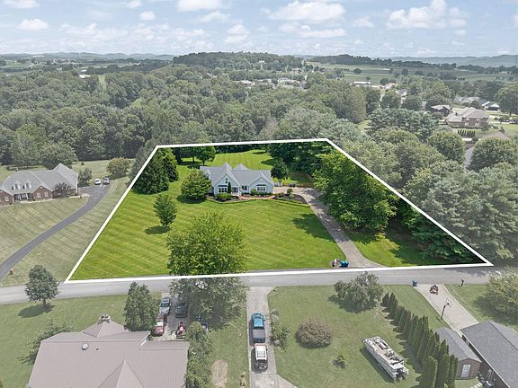 2nd image of 134 Lin Don Dr