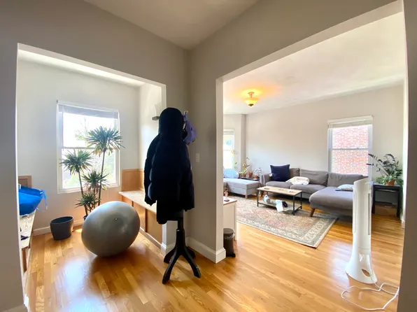 1433 Cambridge St #4, Cambridge, MA 02139