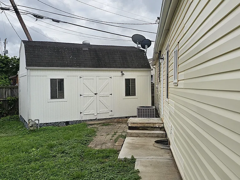 102 Martin Dr — Photo 12