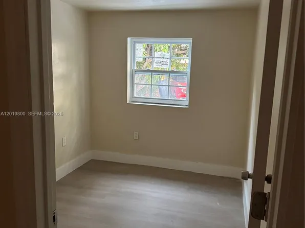 650 E 49th St, Hialeah, FL 33013