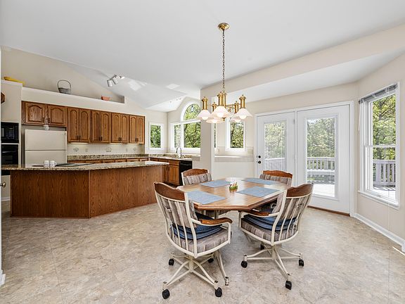 4th image of 2234 Hawes Dr