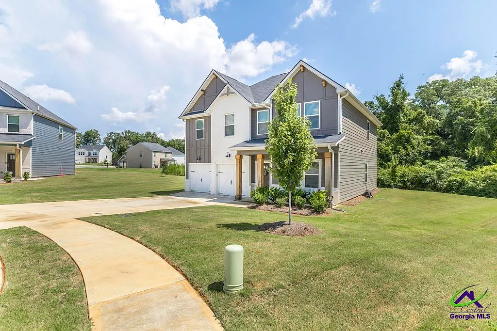 5 bed, 5.0 bath, 2531 sqft, $2,300 — Photo 4