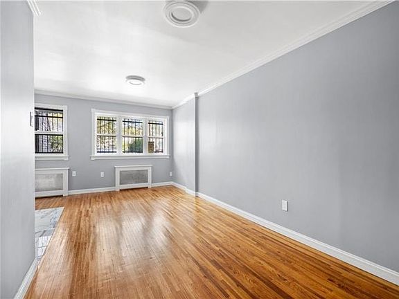 3rd image of 2008 E 52nd St Floor 1