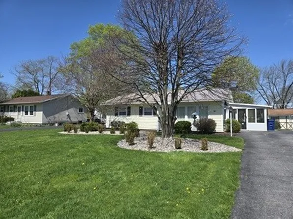 16 Christy Pkwy, Honeoye Falls, NY 14472