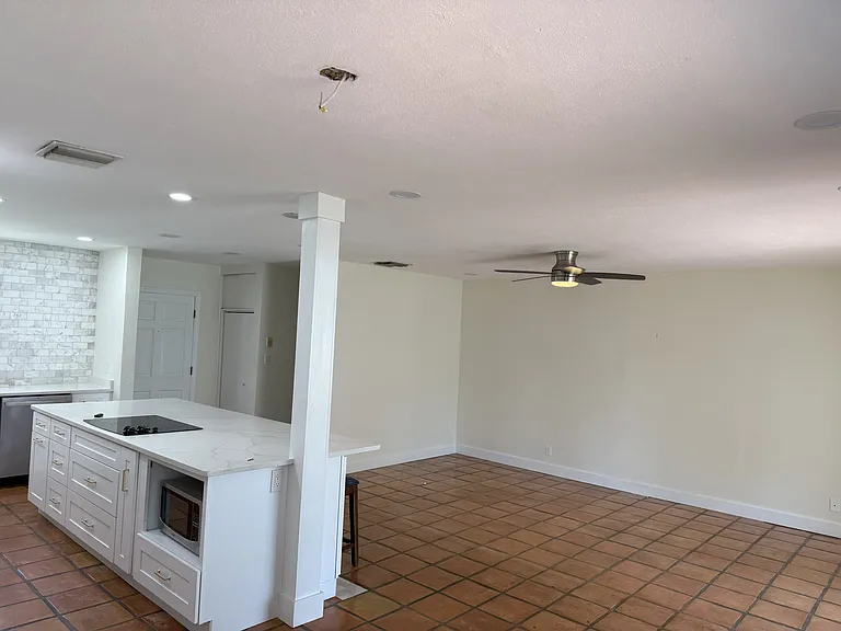 4717 W Chapin Ave — Photo 6