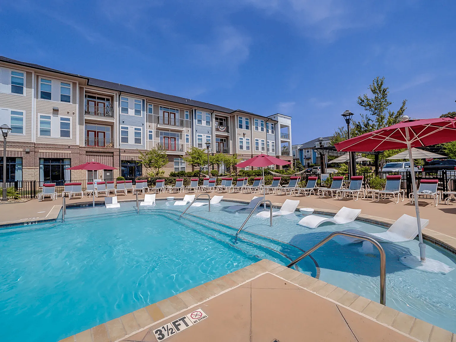 Holly Crest Apartments — Photo 4