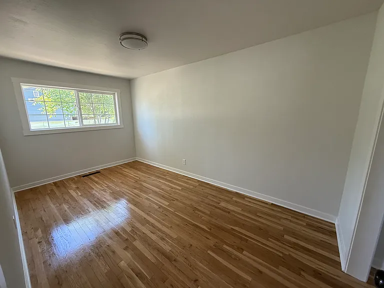 2303 Hird Ave — Photo 8