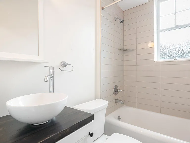 1241 Hubbard St #101 — Photo 8