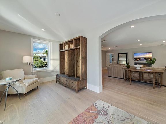 5th image of 370 12th Ave S #4