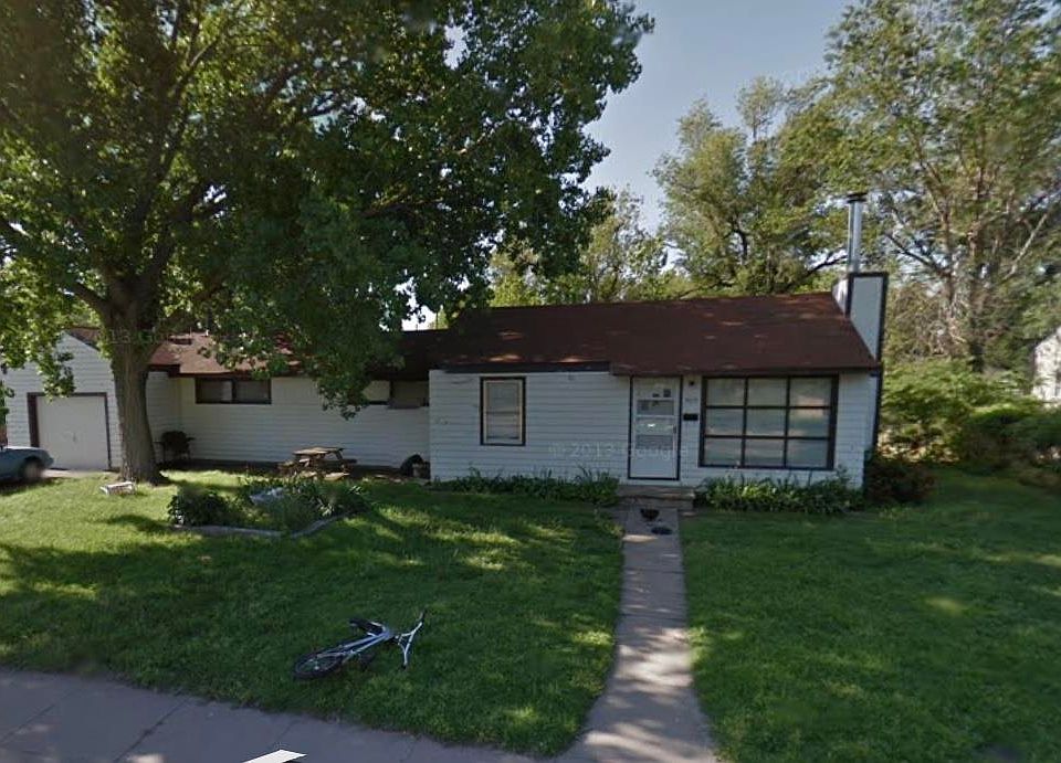 1st image of 909 E 4th St