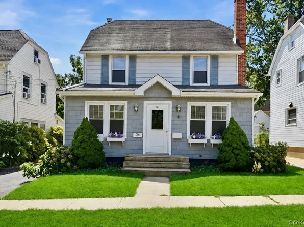36 Hawthorne Street, Williston Park, NY 11596
