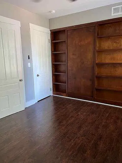 3 bed, 2400 sqft, $1,800 — Photo 4