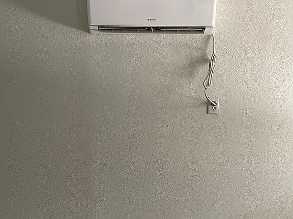 5th image of 1611 Golder Ave APT A