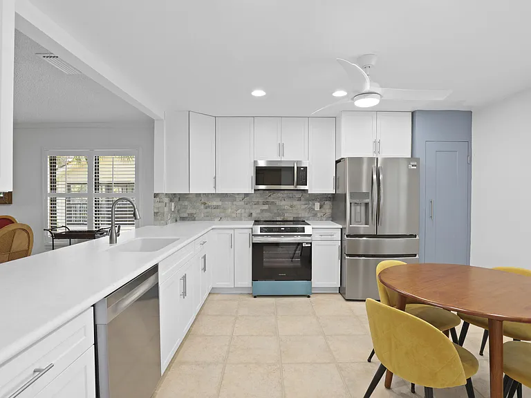 5172 SE Club Way #207 — Photo 8