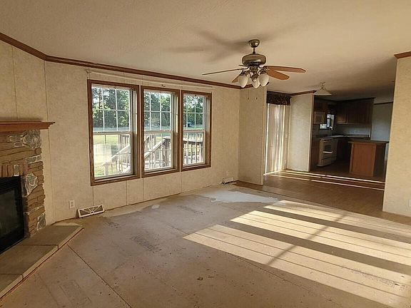 4th image of 1355 College Ave