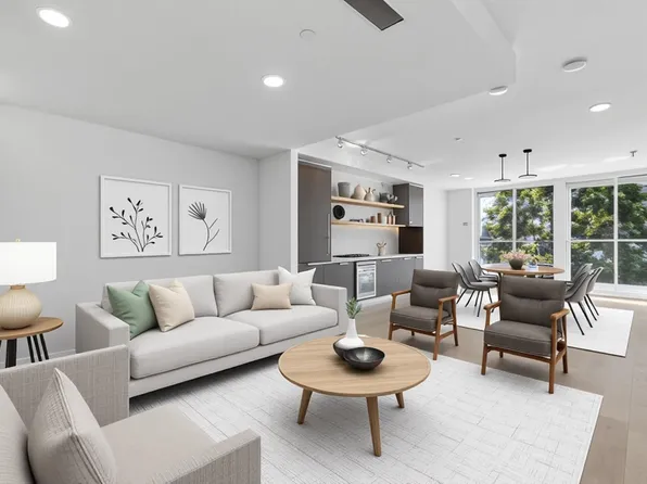 1477 Pender St #206, Vancouver, BC V6G 2L2