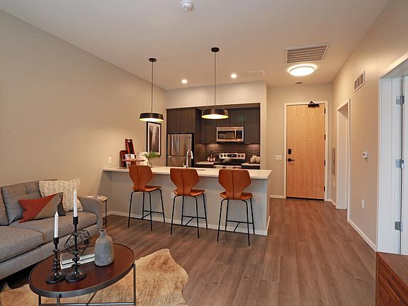 2nd image of 963 Garfield St #601