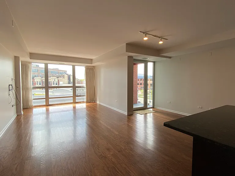 744 W Fullerton Ave #401 — Photo 5