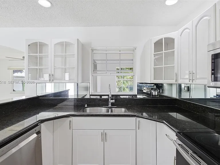 7434 Thatcher Ave — Photo 7