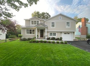 23 Stuart Dr, Old Greenwich, CT 06870