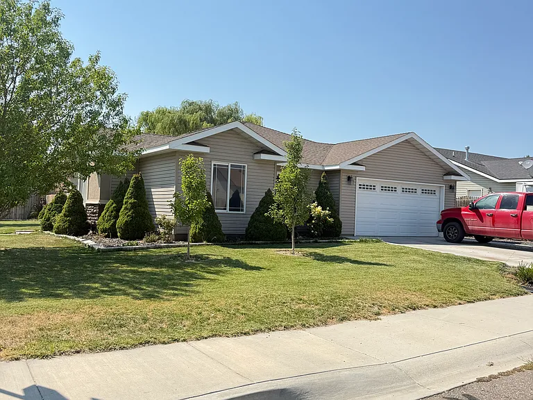 1408 Lauren Ln — Photo 3