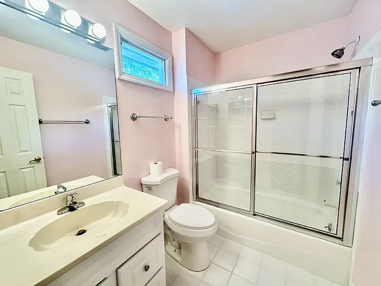 9 Royal Pointe Dr — Photo 32